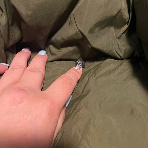 Army Green Puffer Vest - Picture 3 of 6